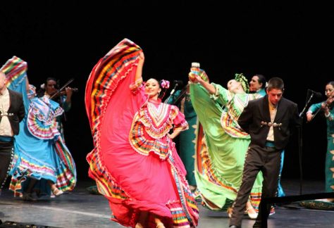 Mariachi Extravaganza dancers