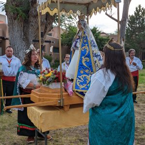 Women holding up an altar at Santa Fe Fiesta